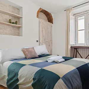 https://porta-genova-navigli-classy-flat.italymilanhotels.net