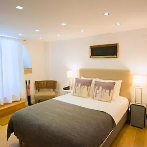 https://lisbon-getaway-santo-antonio-apartment.hotels-lisbon-portugal.com